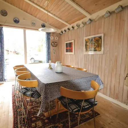 Four Bedroom Holiday In Сasa de vacaciones Grenå