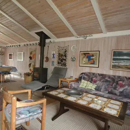 Four Bedroom Holiday In Сasa de vacaciones Grenå